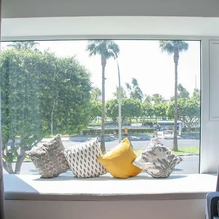 Beautiful Apartment, Gaia On The Beach 5.0 *